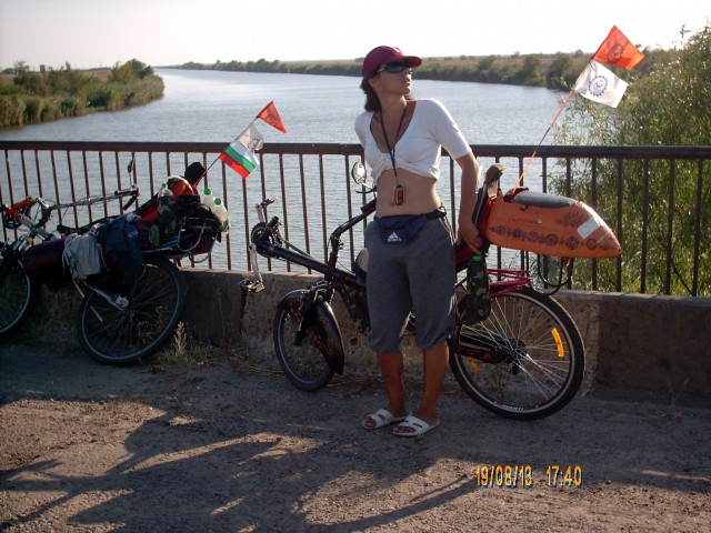 Карина Ахмедова на мосту через канал фото Алексей Ганшина
